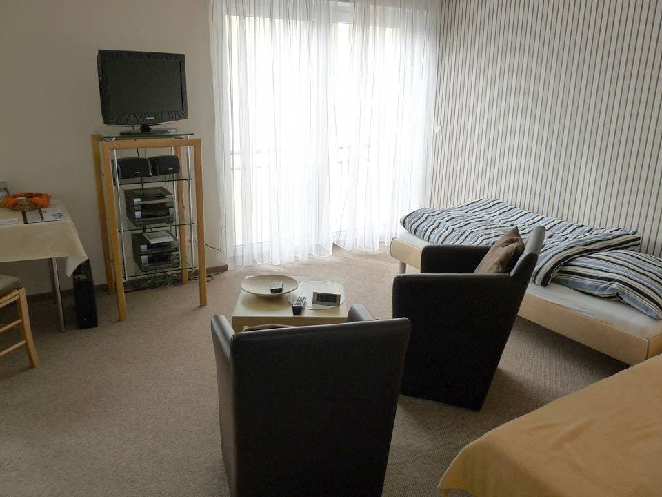 Foto 3 von 3: Ferienwohnungen Genial Zentral - Ferienwohnung 3 mit 1 kombinierten Wohn- Schlafraum