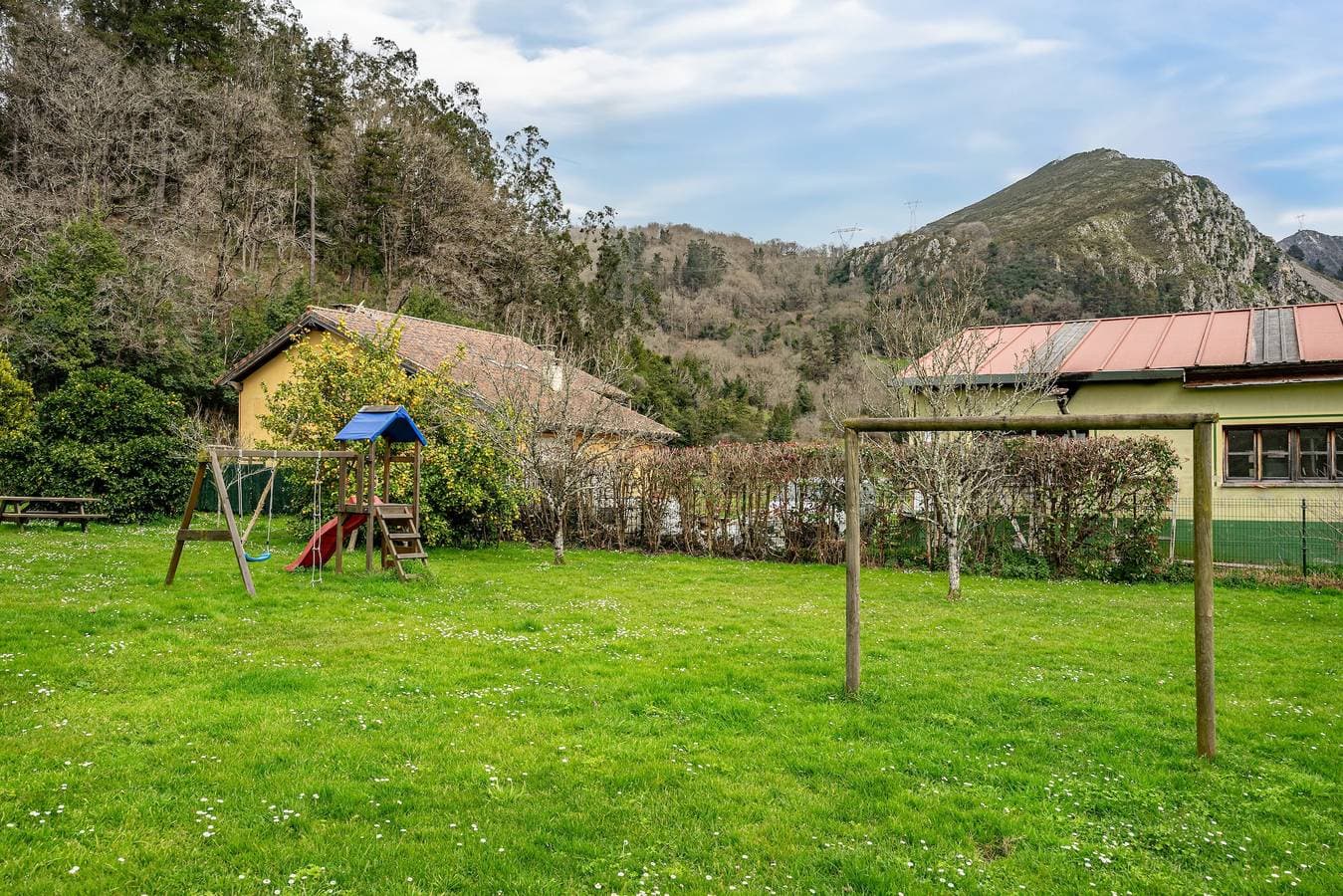 Foto 7 von 25: Chalet 'Les Cuartes 2' mit Bergblick, privater Terrasse und eigenem Garten