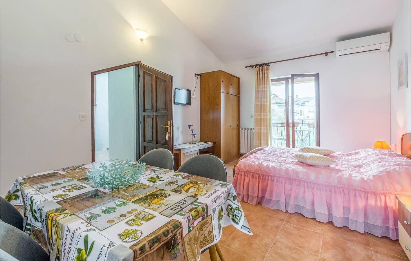 Foto 4 von 21: Gemütliche Ferienwohnung mit Terrasse, WLAN und Parkplatz – 1,5 km vom Strand entfernt