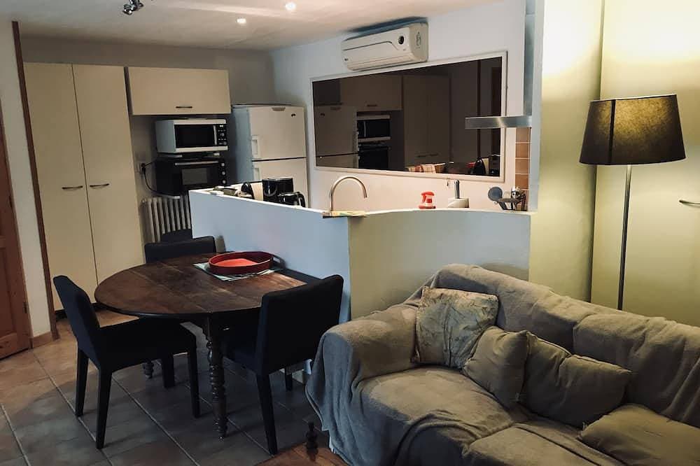 Foto 12 von 24: Haus mit großer Terrasse und privatem Pool zwischen Meer und Bergen