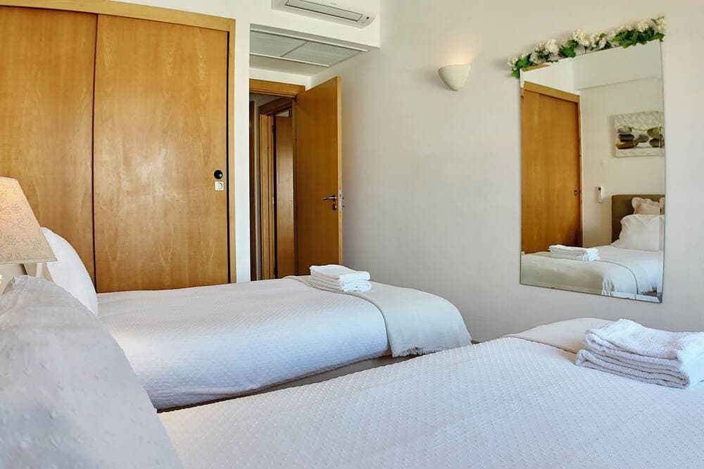 Foto 4 von 30: Wohnung Lagos Marina 100m2 Free WIFI / Free Pool, Klimaanlage.