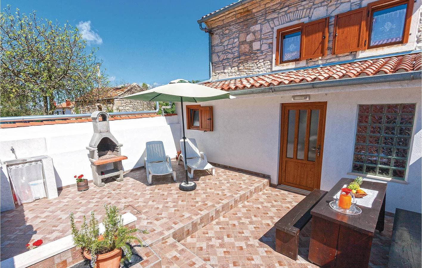 Gemütliche Wohnung mit Terrasse, in Strandnähe und mit kostenlosen Parkplätzen 1