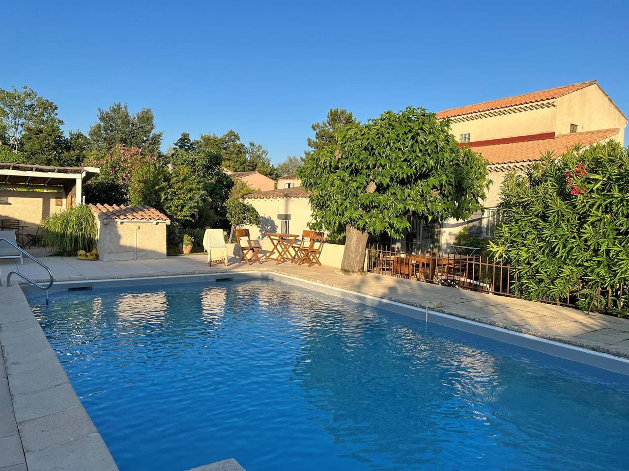 Modernes Ferienhaus mit Pool 1