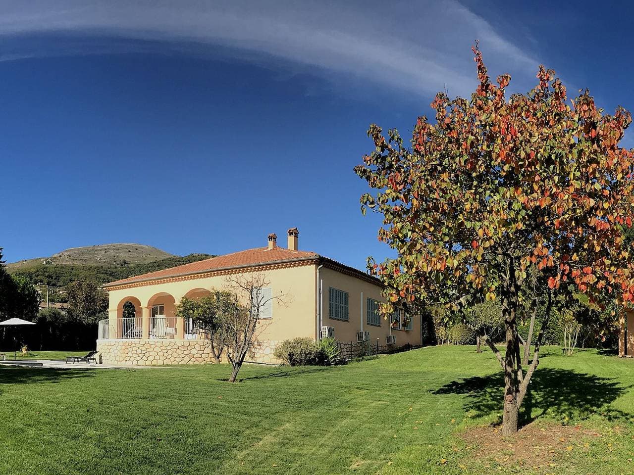 Foto 5 von 32: Geräumige und elegante Villa mit großem Garten, Swimmingpool und 3 Schlafzimmer