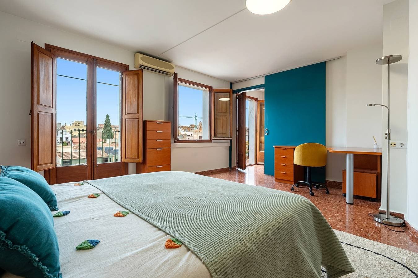 Foto 12 von 22: Ferienwohnung 'Encantador Loft' mit Bergblick, WLAN und Klimaanlage