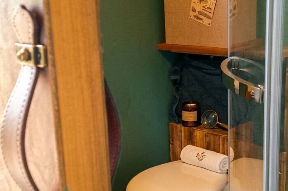 Foto 8 von 30: Tiny house-Traditionell-Ensuite mit Dusche-Terrasse