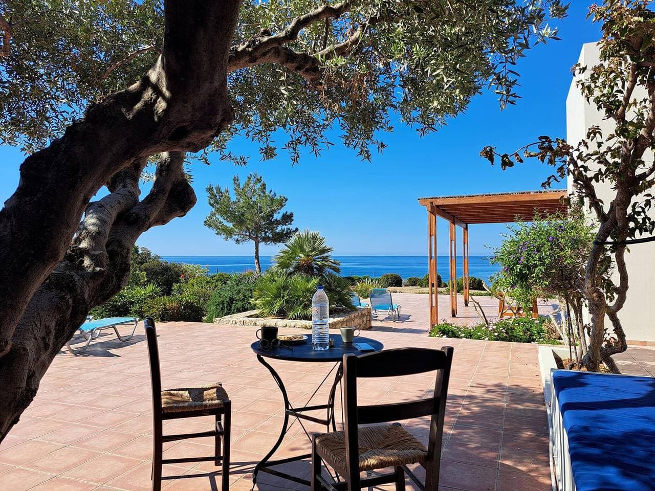 Foto 5 von 31: Traumhafter Blick auf Landschaft und Meer - Ferienhaus Keratokampos, Kreta