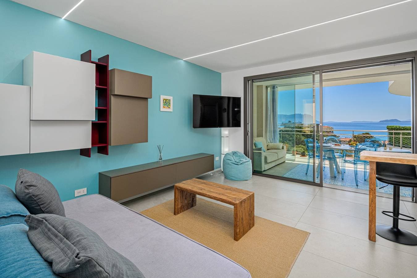 Pascoli Suite - by And Service 1