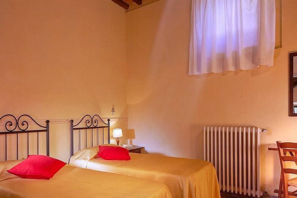 Foto 3 von 18: Casa Ramisia D: A characteristic and welcoming two-story apartment that is part of an ancient country house surrounded by a wonderful park, with Free Wi-Fi.