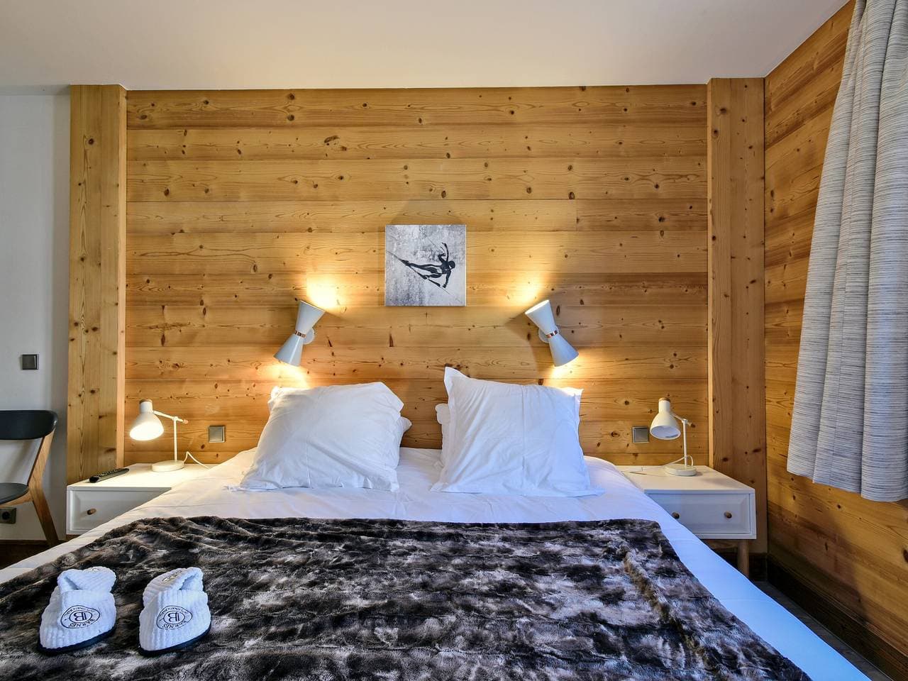 Foto 3 von 10: Gemütliches Herzstück Courchevel 1850: 2 Schlafzimmer, Ski-Kabinen, Willkommensgeschenk