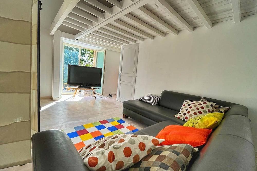 Foto 8 von 18: Country house surrounded by vineyards close to amenities