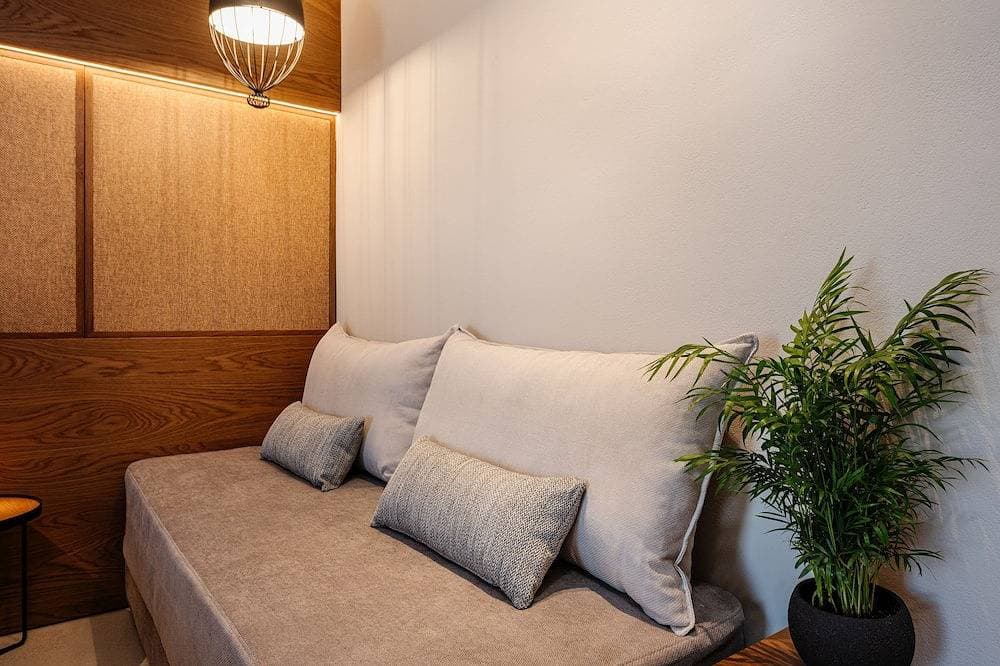 Foto 4 von 30: Horizon Apartments - Deluxe Triple Room with Side Sea View
