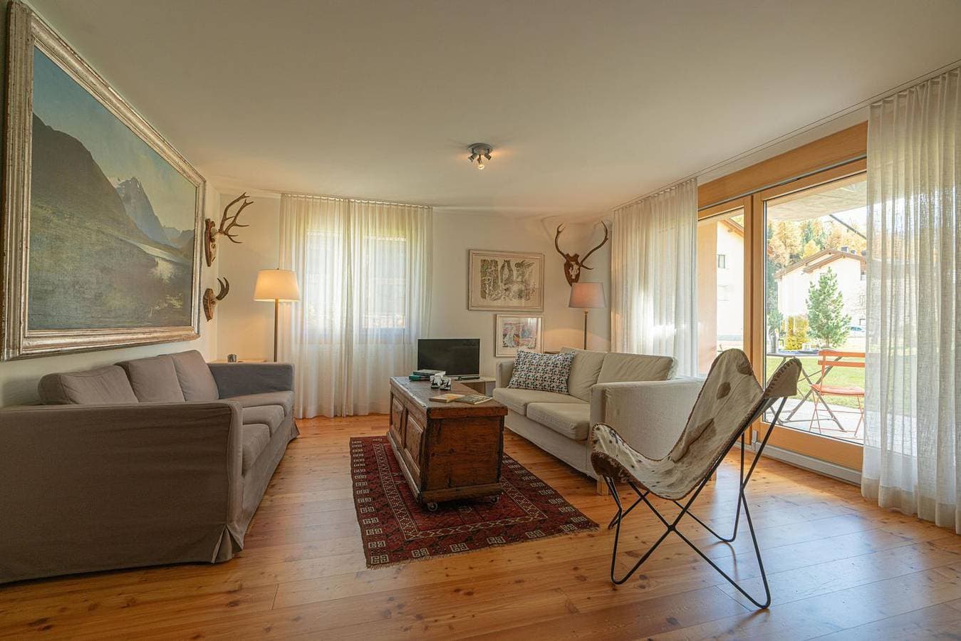 Chesa Radonda 1 – Moderne Wohnung mit Terrasse & Bergblick 1