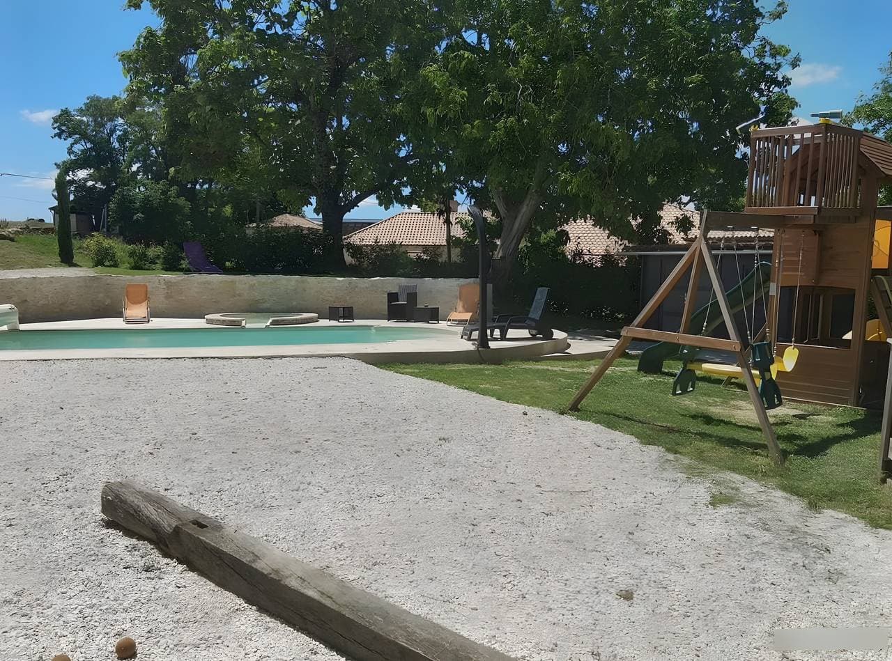 Foto 10 von 29: Charaktervolles Ferienhaus in der Natur mit Seeblick, privatem Pool und WLAN