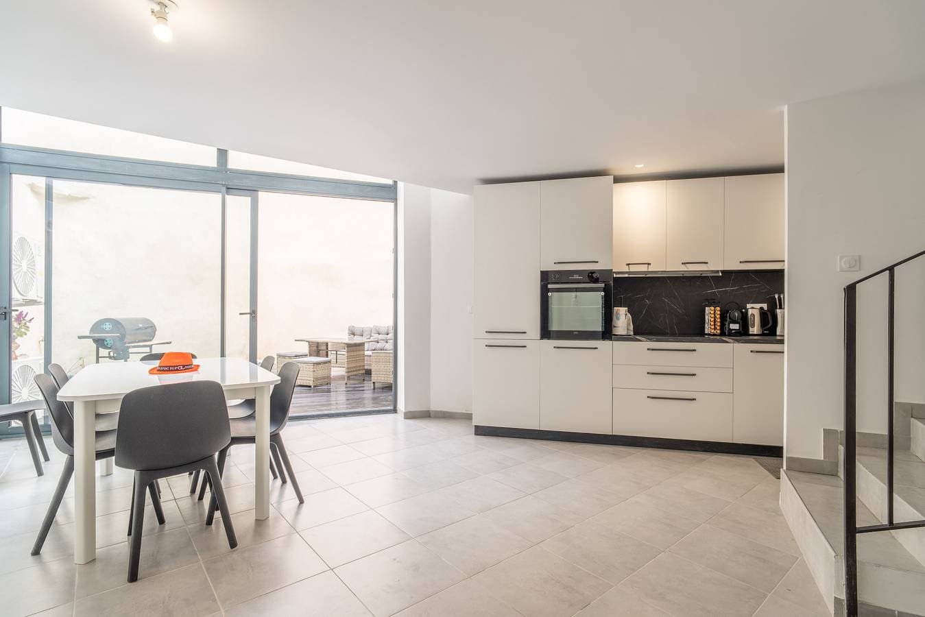 Foto 2 von 28: Ferienhaus 'Vias' mit privater Terrasse, WLAN und Klimaanlage