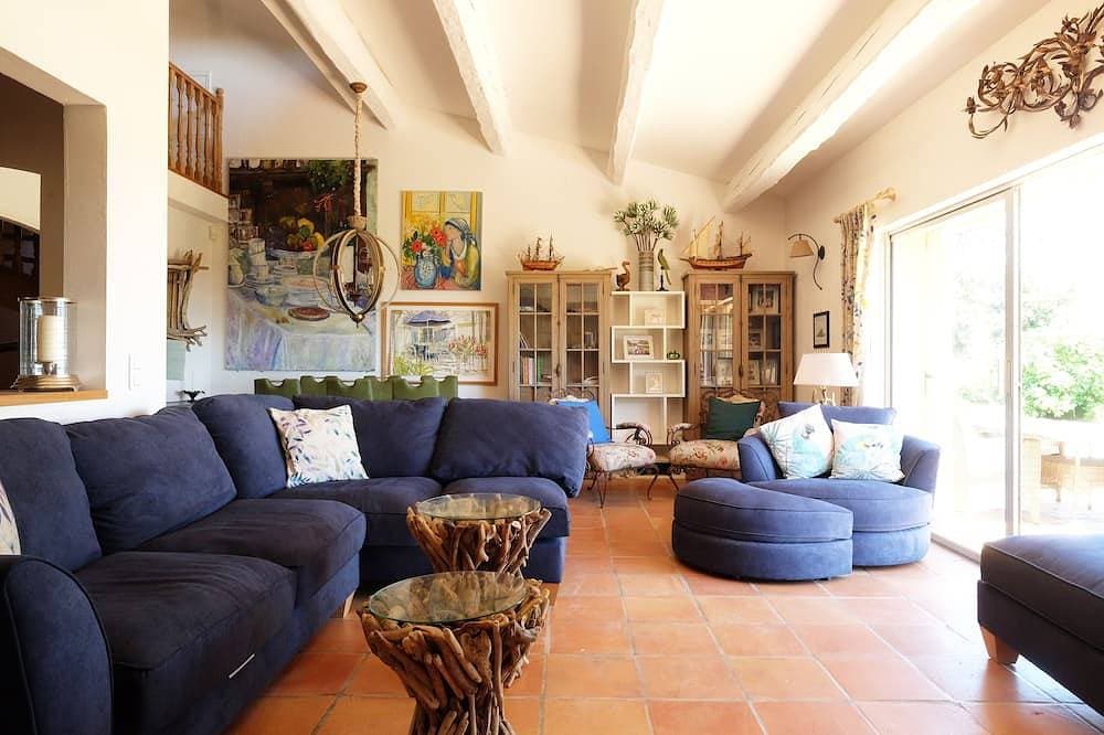 Foto 5 von 30: Charmante Villa mit 5 Schlafzimmern in der Nähe von Valbonne auf einem geschlossenen Grundstück