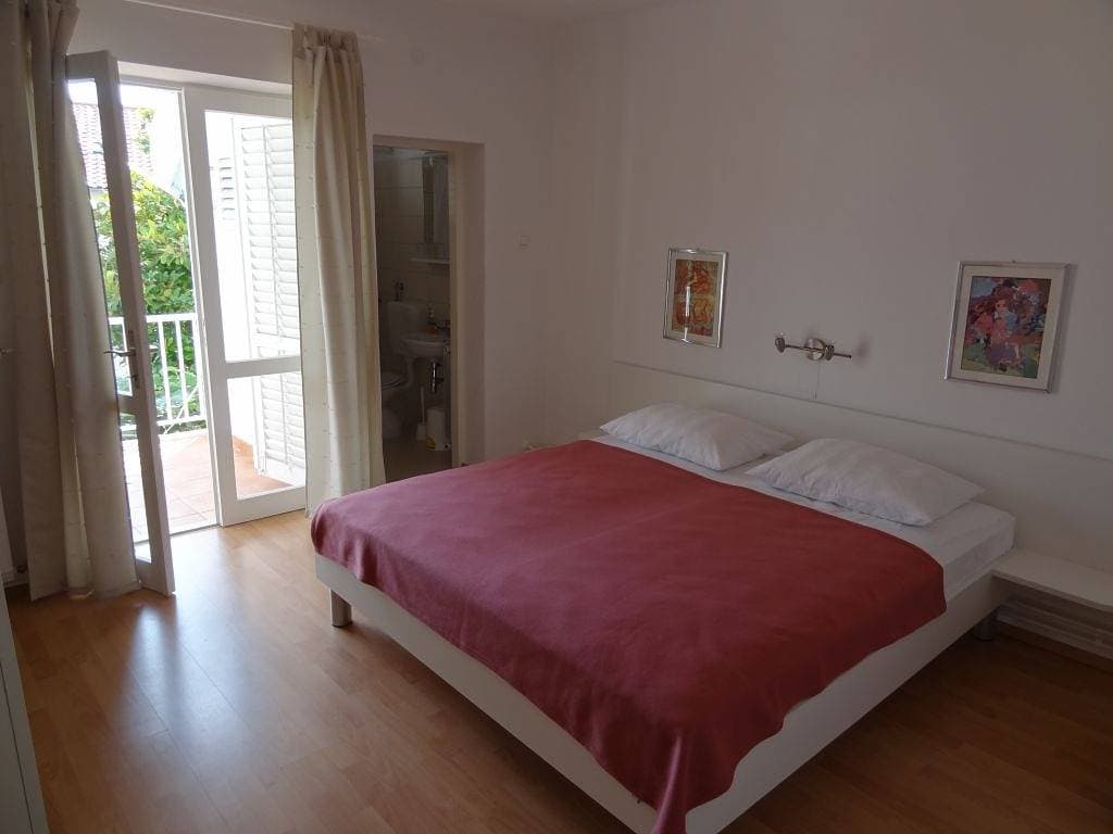 Foto 6 von 13: 2-Zimmer-Ferienwohnung mit Terrasse und Meerblick Rab A-16359-a