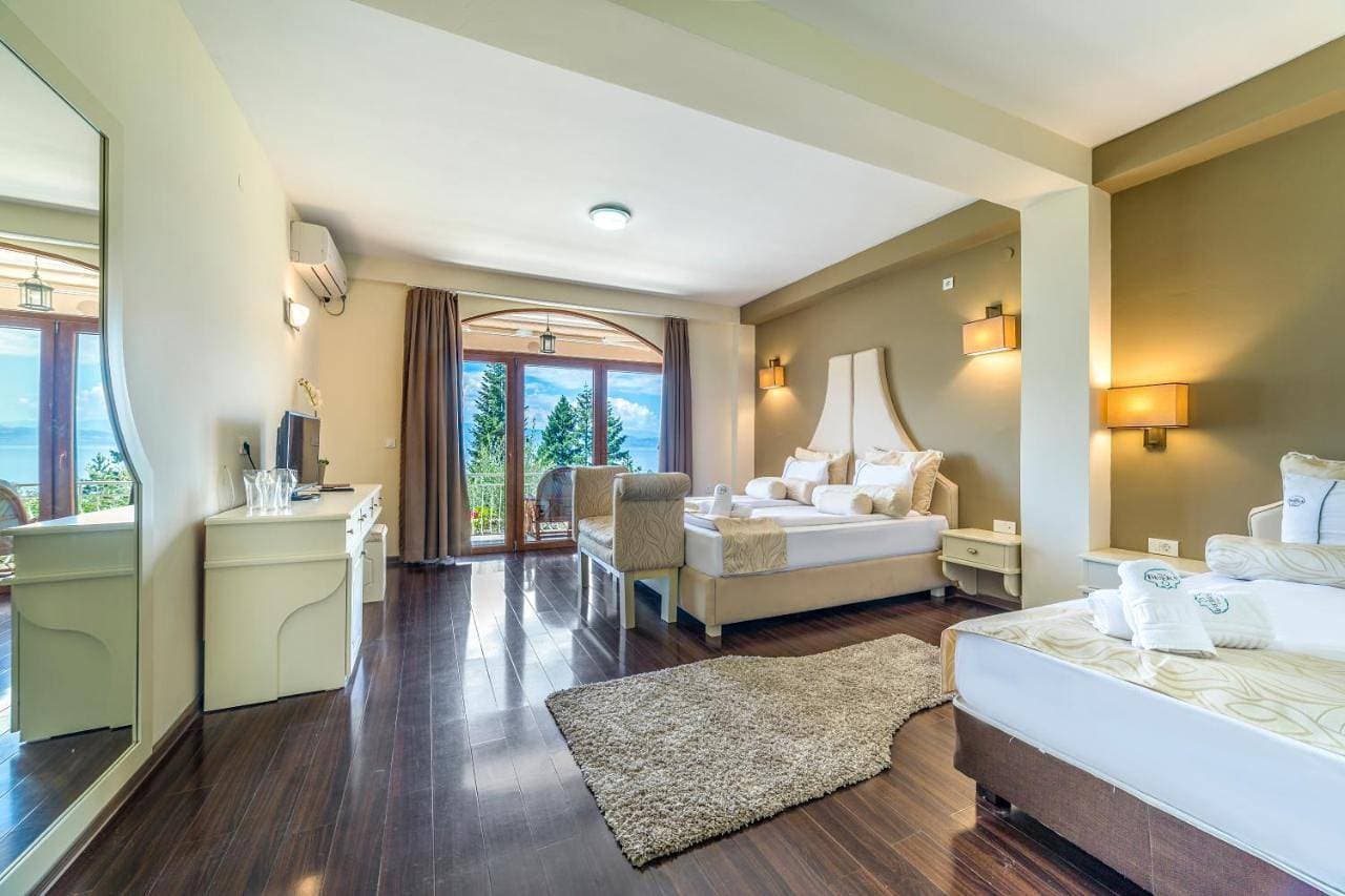 Foto 6 von 10: Triple Room with Lake View