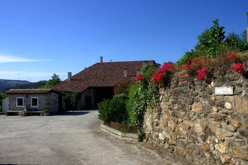 Foto 4 von 30: As Seis Chemineas Rural Vacation Home