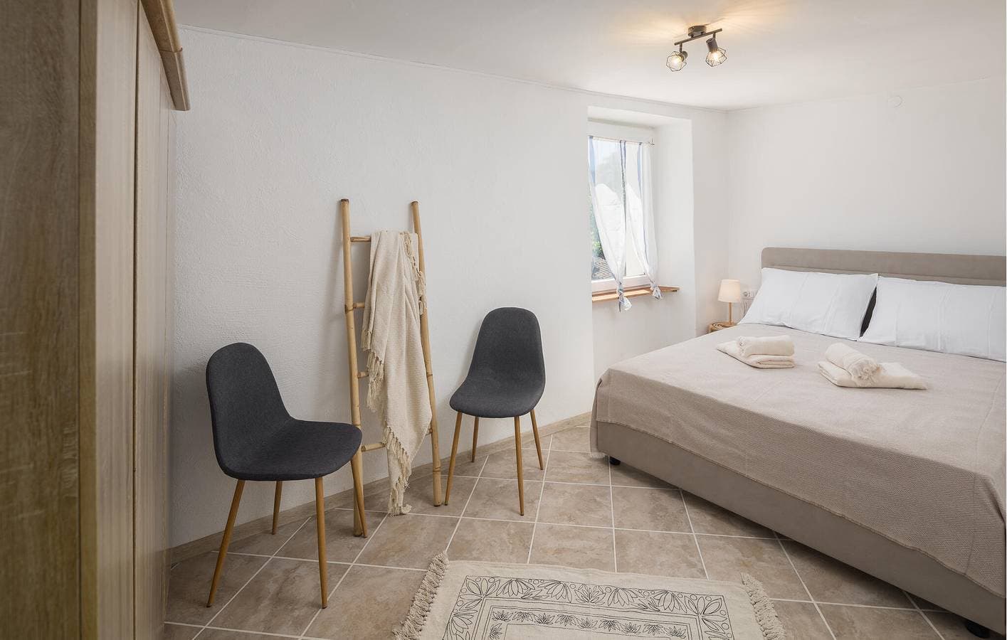 Foto 10 von 27: Geräumige 1-Zimmer-Wohnung mit Terrasse, WLAN und Parkplatz