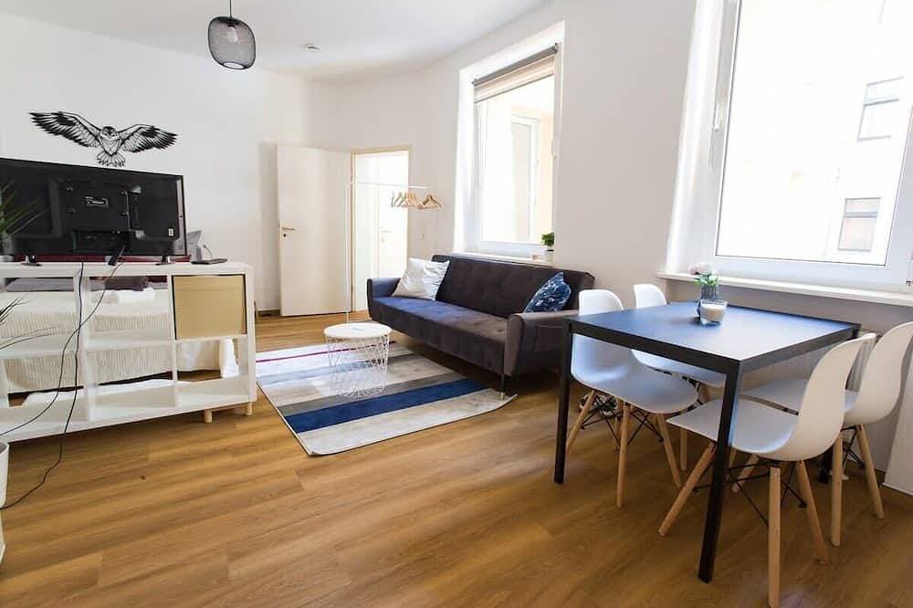 Foto 10 von 13: FullHouse | Halle | T28 Hawk Apt.