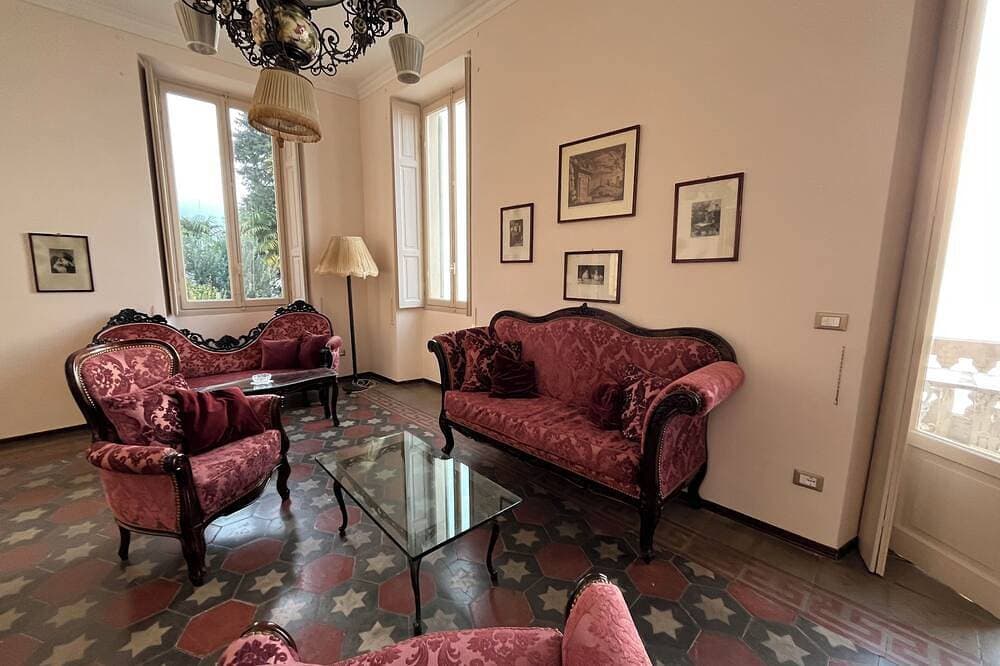 Foto 12 von 30: Stunning Lake Maggiore Villa, pool and panoramic views, timeless Italian charm