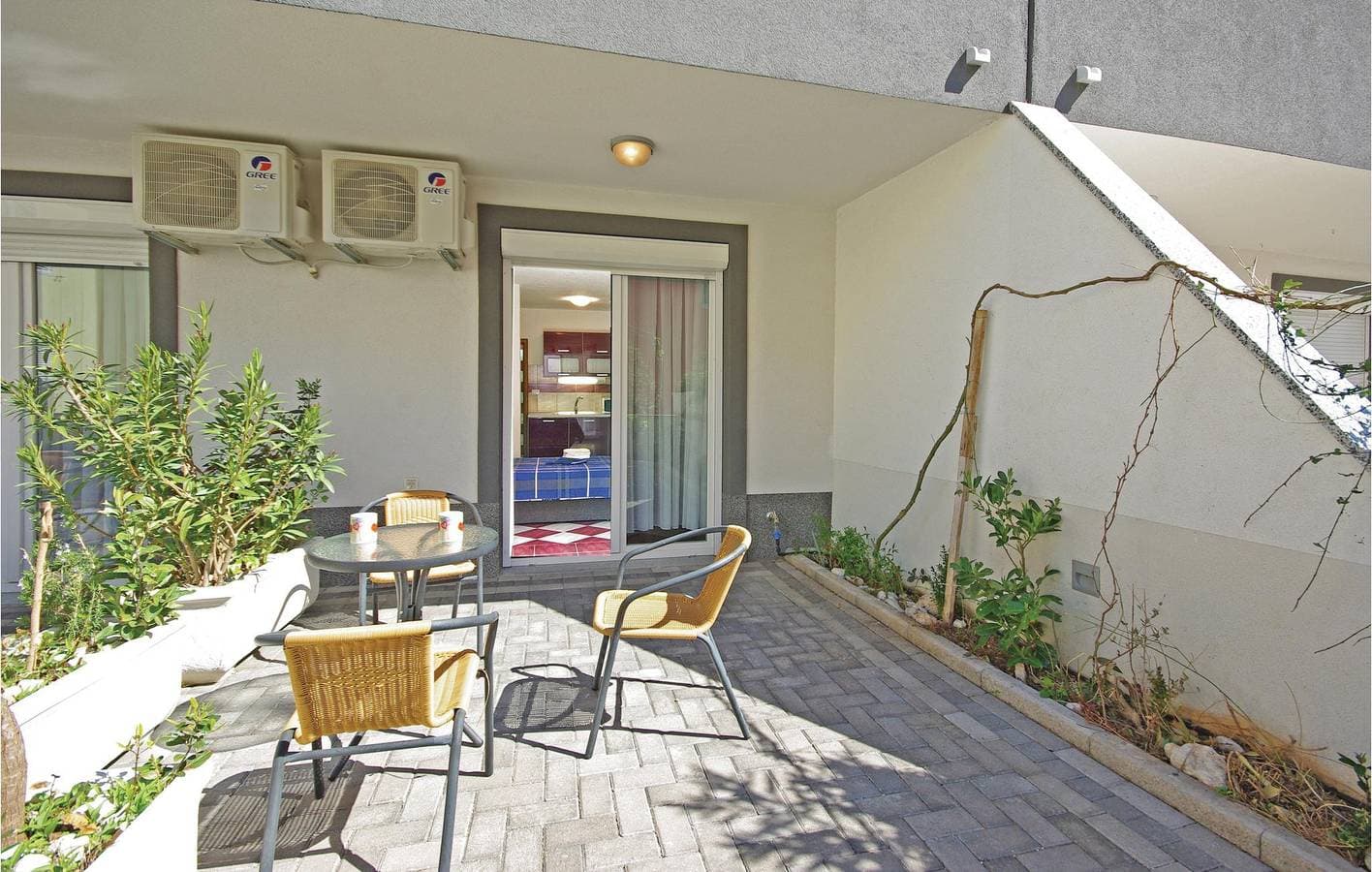 Foto 3 von 18: Gemütliche Ferienwohnung mit WLAN und Terrasse, 800 m von der Küste in Makarska entfernt