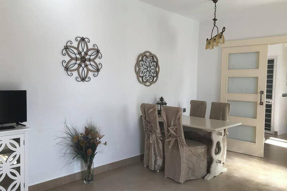 Foto 8 von 12: Quirky but stylish townhouse, heart of the old town, stunning views from terrace