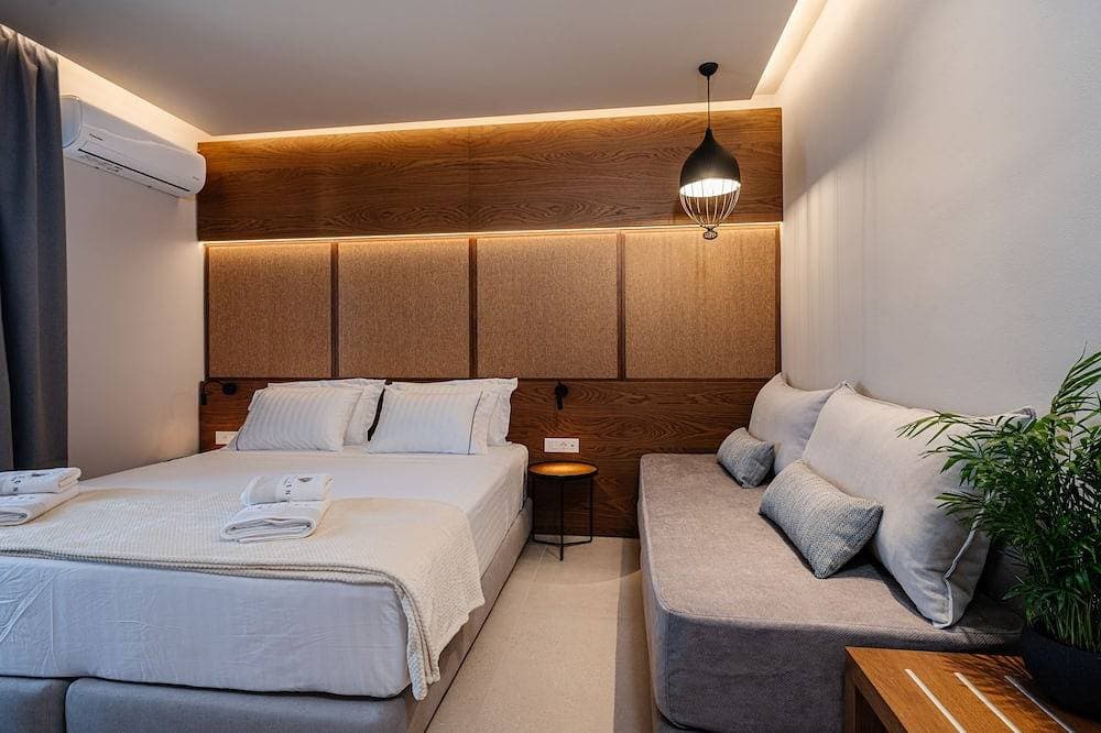 Horizon Apartments - Deluxe Triple Room with Side Sea View 1