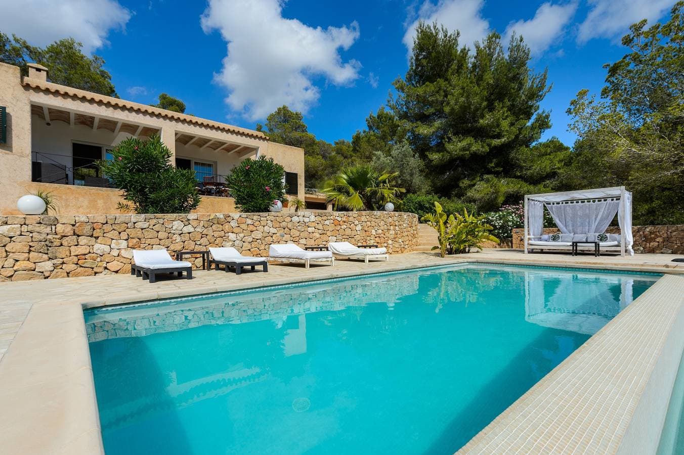 Foto 3 von 34: Luxuriöse Villa "Casa Olivo" mit Bergblick, Pool, WLAN, Balkon und Klimaanlage