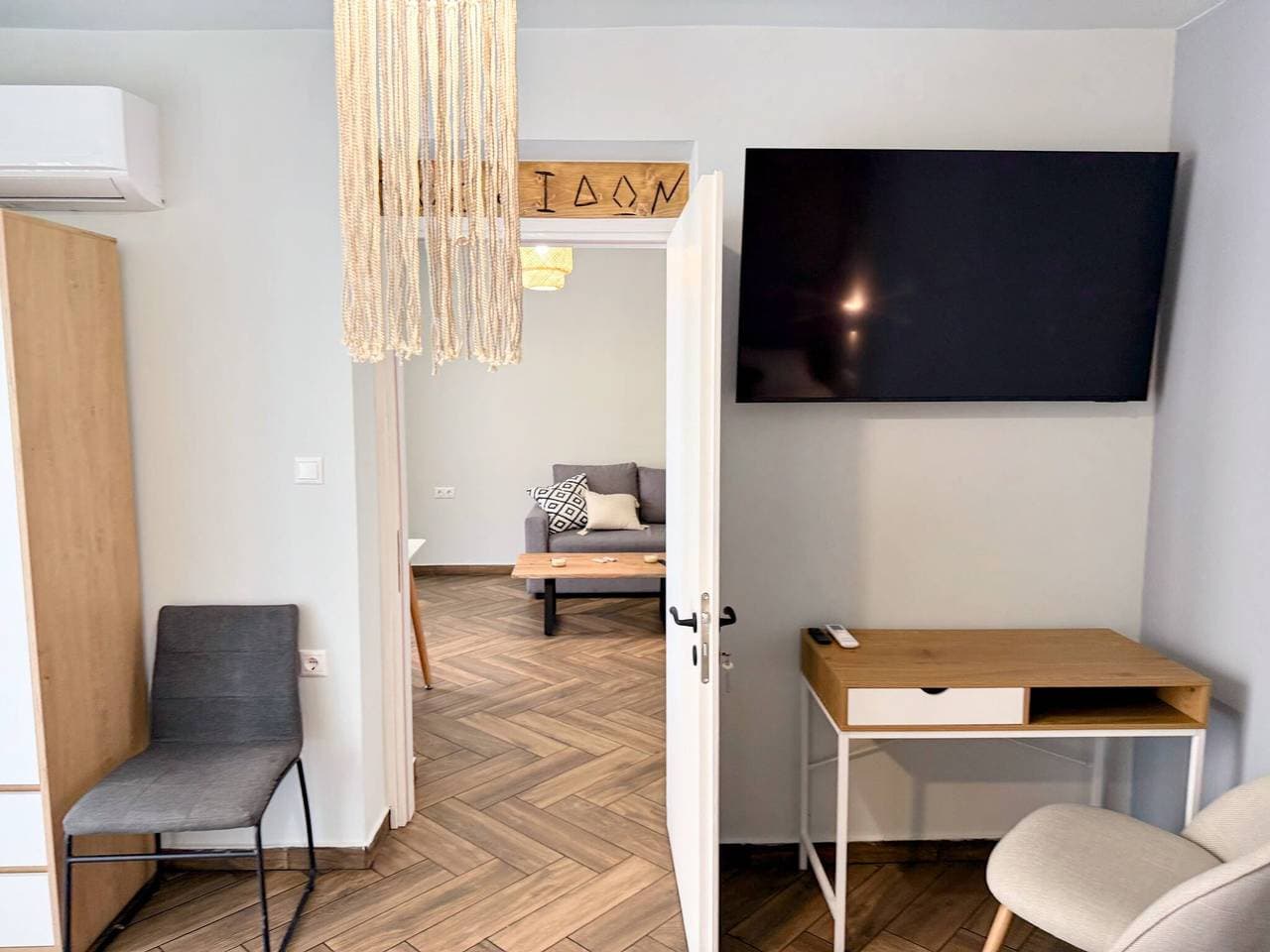 Foto 2 von 25: Amfitriti, 30 Meter zum Strand, 6 Minuten zur Altstadt, 2 Schlafzimmer, 4 Schlafzimmer