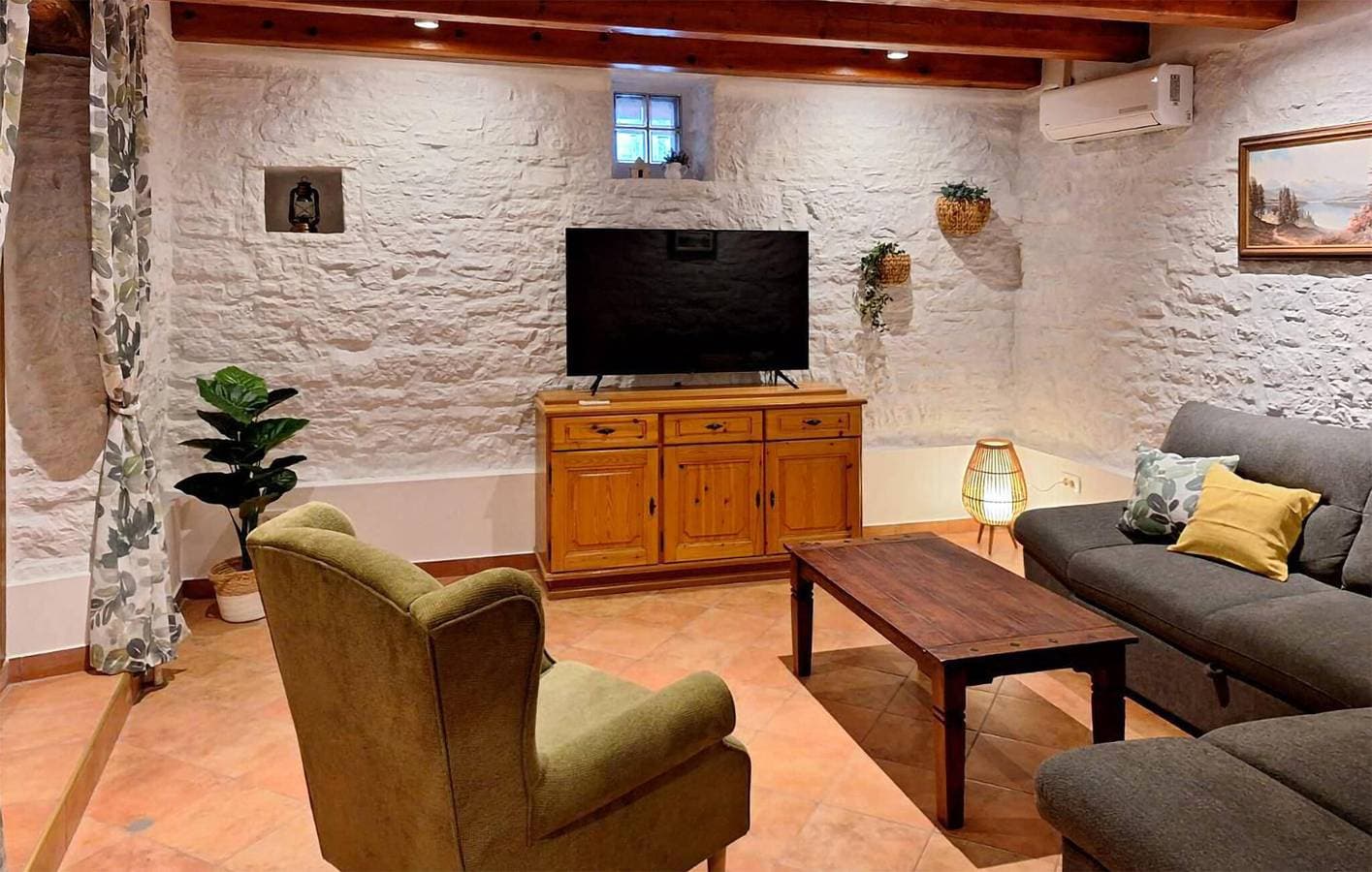 Foto 5 von 49: Geräumige Ferienwohnung mit Pool und Terrasse in der Nähe des Restaurants „Pazin Zapad“
