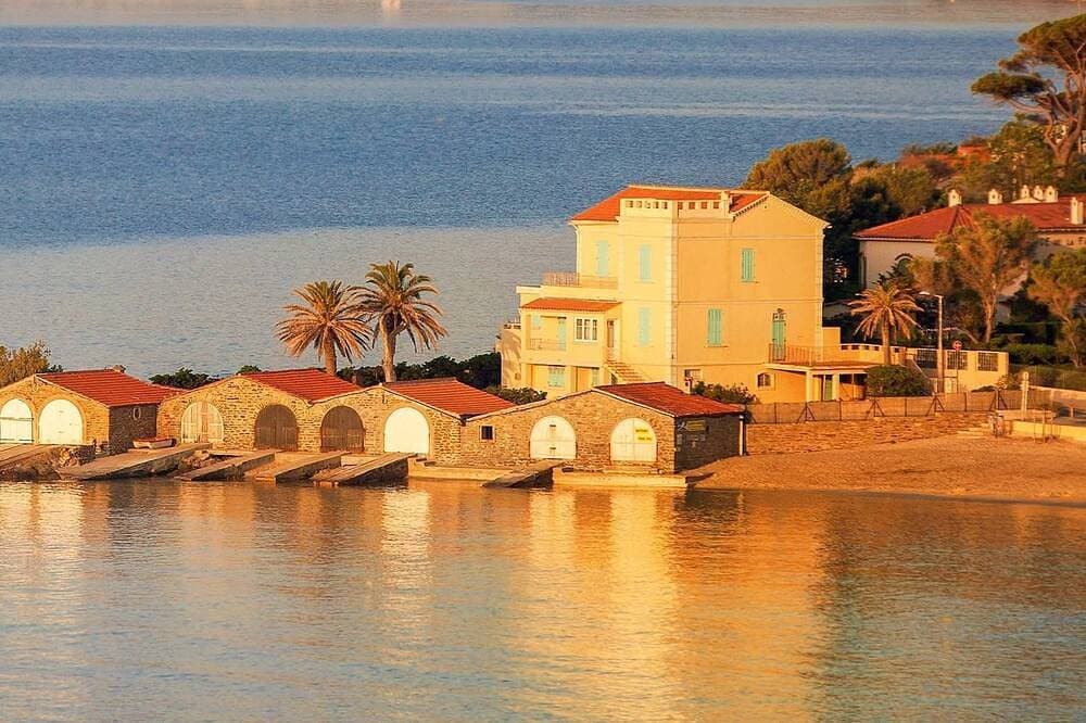 Foto 8 von 22: Small house near Saint-Clair beach in Le Lavandou