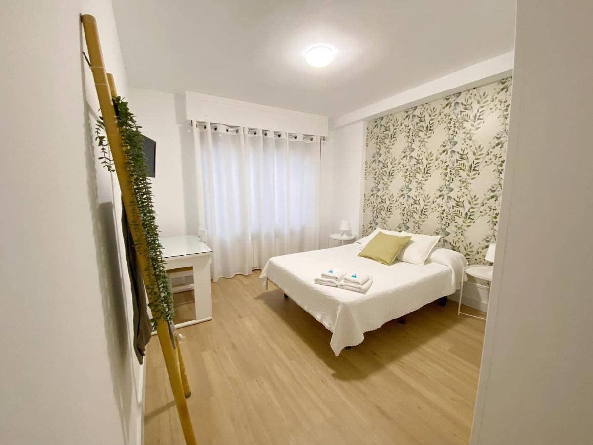 Foto 4 von 5: Standard Double Room with Fan