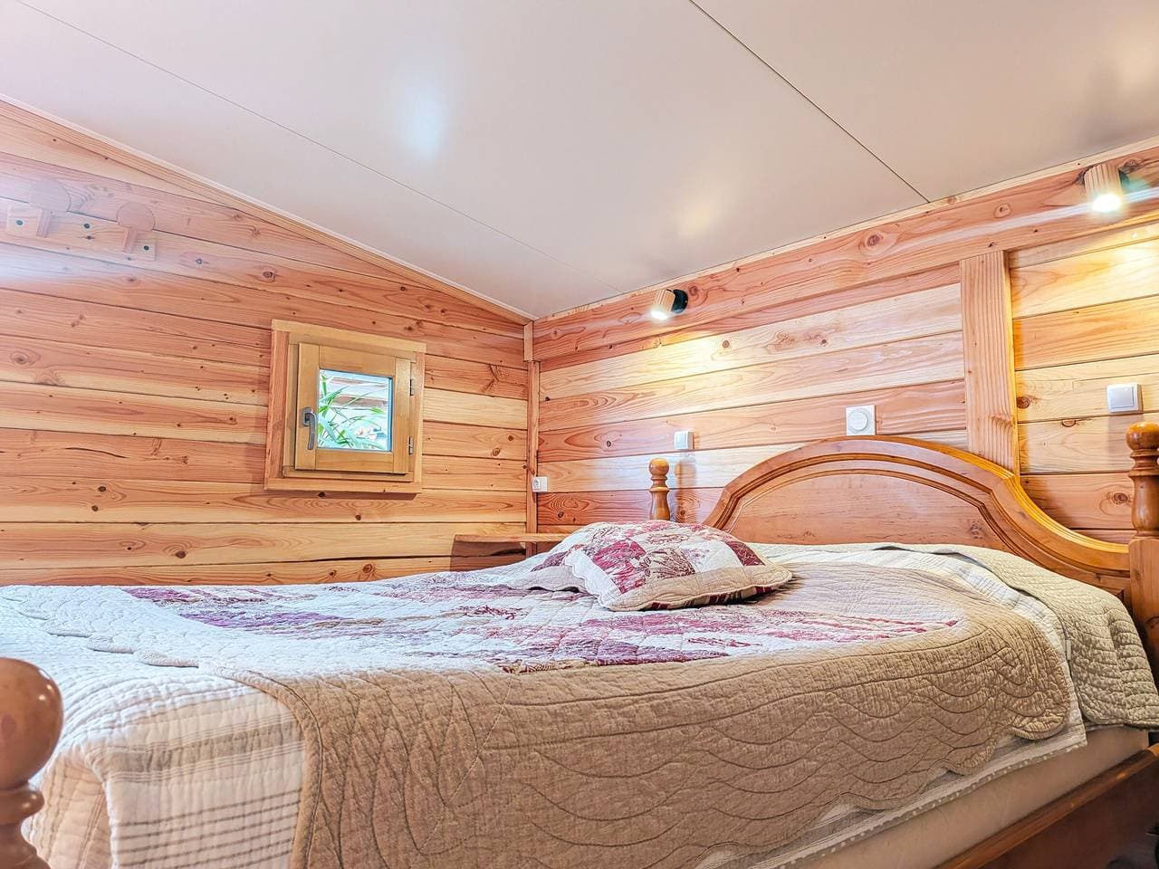 Foto 2 von 36: Gemütliches Ferienhaus in der Berry-Region mit Garten, Terrasse, Spielzimmer und Nahe Golf Spa
