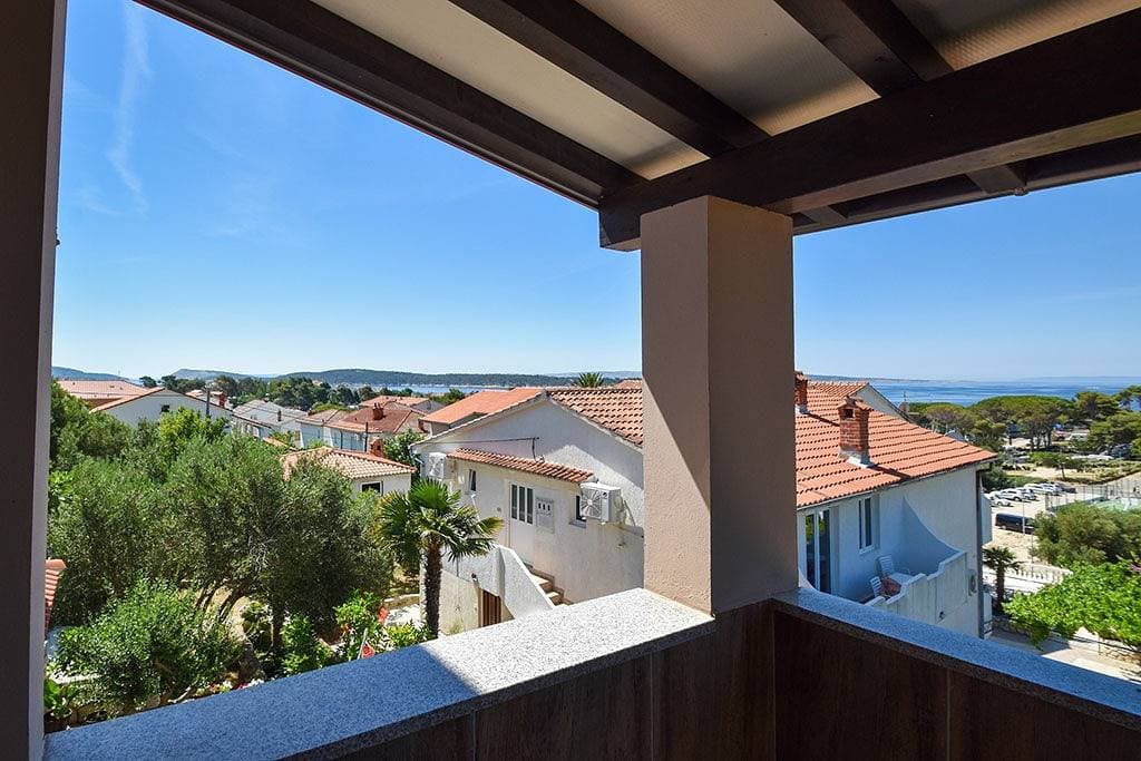 1-Zimmer-Ferienwohnung mit Terrasse und Meerblick Banjol (Rab) A-14134-b 1