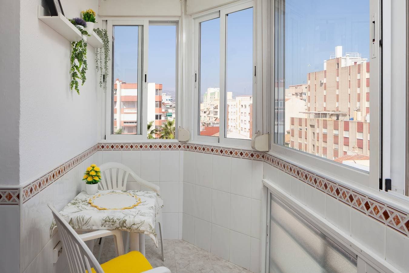 Foto 2 von 25: Studio-Apartment 'Torre Del Mar' mit Meerblick, WLAN und Klimaanlage
