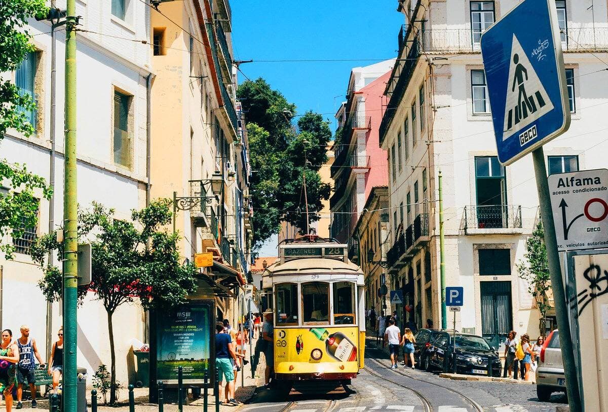 Foto 5 von 25: Live Alfama mit der Straßenbahn 28 | 1Br