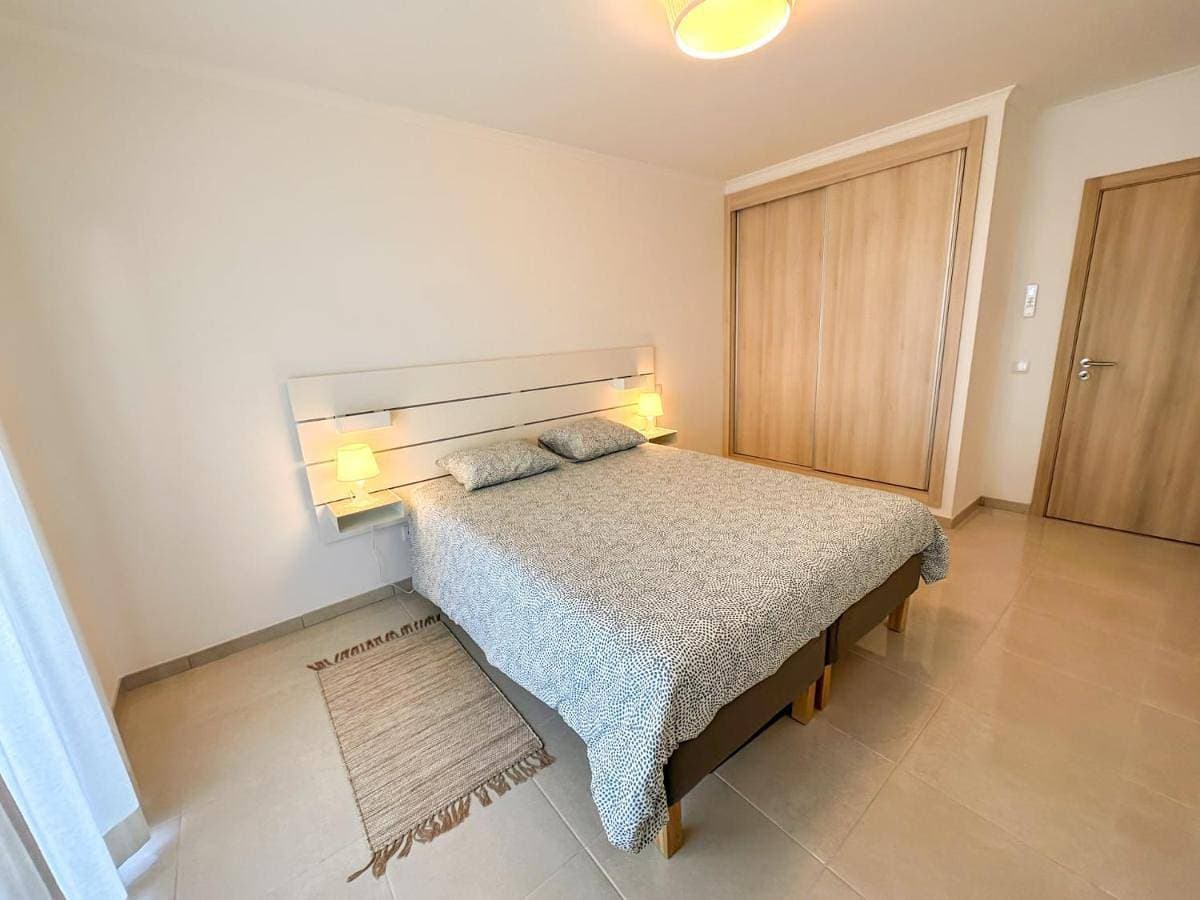 Foto 5 von 37: Two-Bedroom Apartment