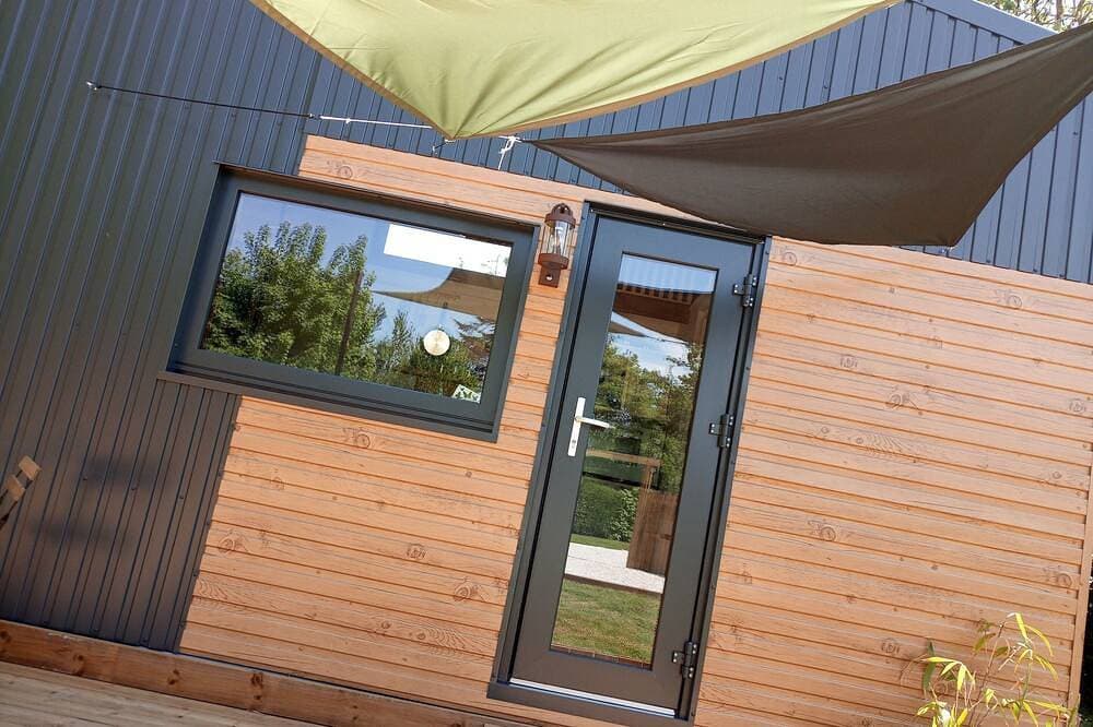 Foto 9 von 30: Tiny House-Cottage-Hütte-Ensuite-Blick auf den Hof