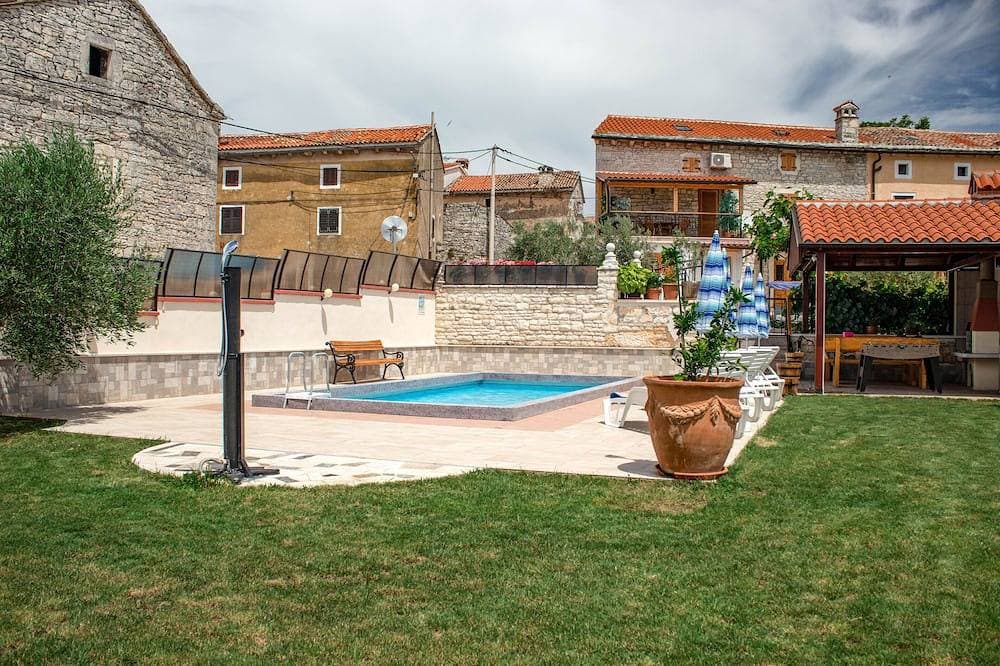 100 Jahre altes Steinhaus mit Terrasse, Garten und Pool - 4 Personen Urlaub 1