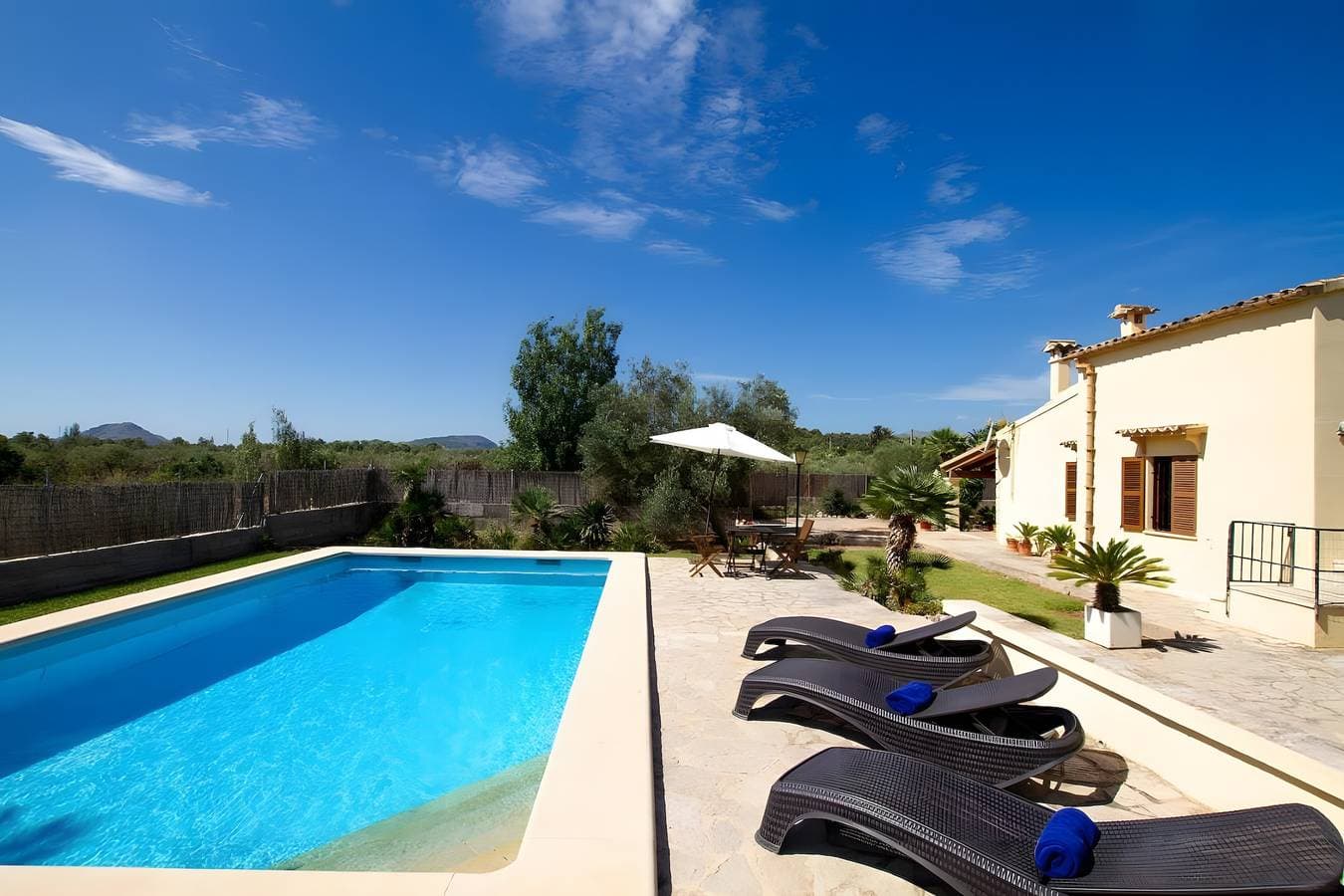 Foto 2 von 14: Villa 'L'Embat' mit Bergblick, privatem Pool und Wi-Fi