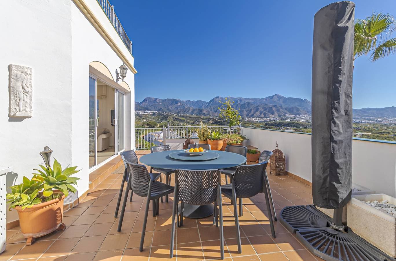 Foto 9 von 67: Villa für 8 Personen mit Terrasse