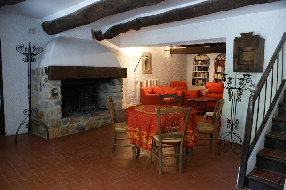 Foto 13 von 30: Familienwohnung, 2-8 Personen, In Der Provence Mas 16. Jahrhundert, Pool, Garten, Parkplatz