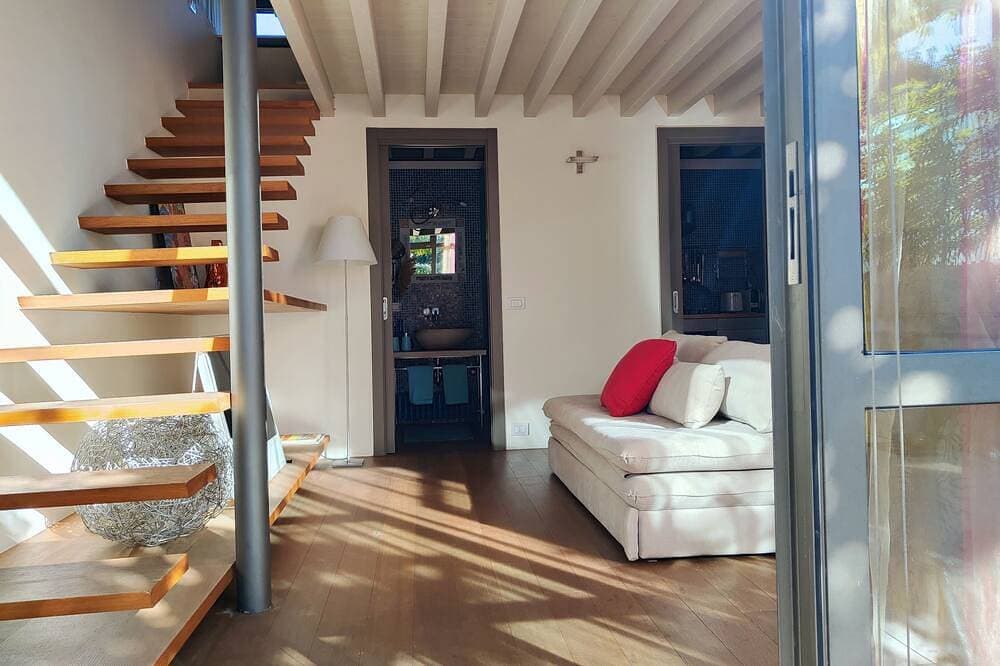 Foto 7 von 23: Green Oasis on Lake Iseo - House with Garden and Terrace 1 Minute from the Water