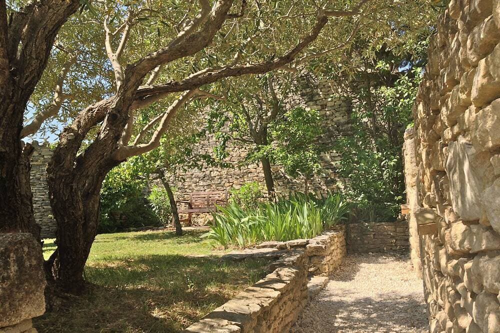 Foto 6 von 30: Einzelhaus mit Charme Gordes, Private pool, sehr ruhig, Sicht Luberon