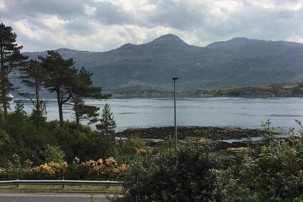 Foto 12 von 12: Erstaunliche Aussichten!! Kyle. 1 Meile zur Isle of Skye!  En-Suite, ruhige Gegend. Sat-TV.