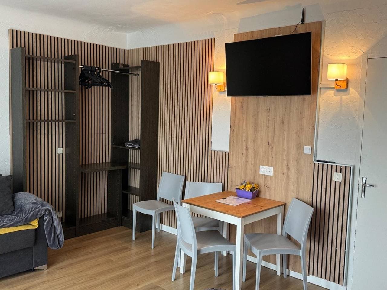 Foto 2 von 21: Superior-Vierbettzimmer mit Balkon(3)