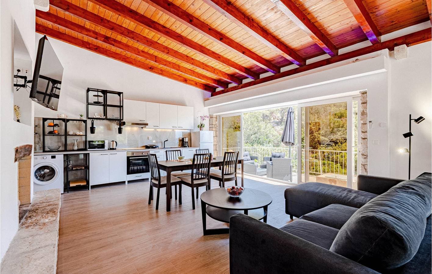 Foto 9 von 41: Seaside Retreat: Gemütliche Ferienwohnung mit Terrasse, Küche und kostenlosem Parkplatz