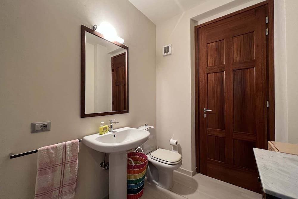 Foto 6 von 30: Villa Tellaro 8 pax, Waterfront holiday house with Pool, Wifi, BBQ, and Sea View